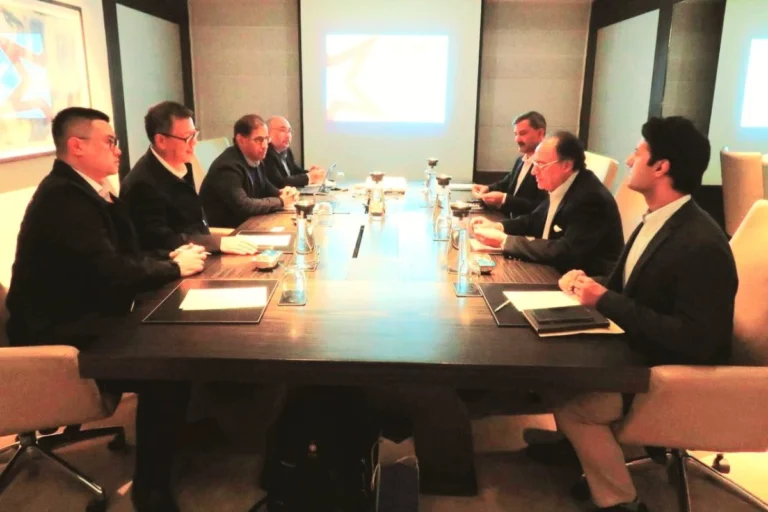 Finance Minister Engages Servis Long March Leadership in Hong Kong to Boost Foreign Investment